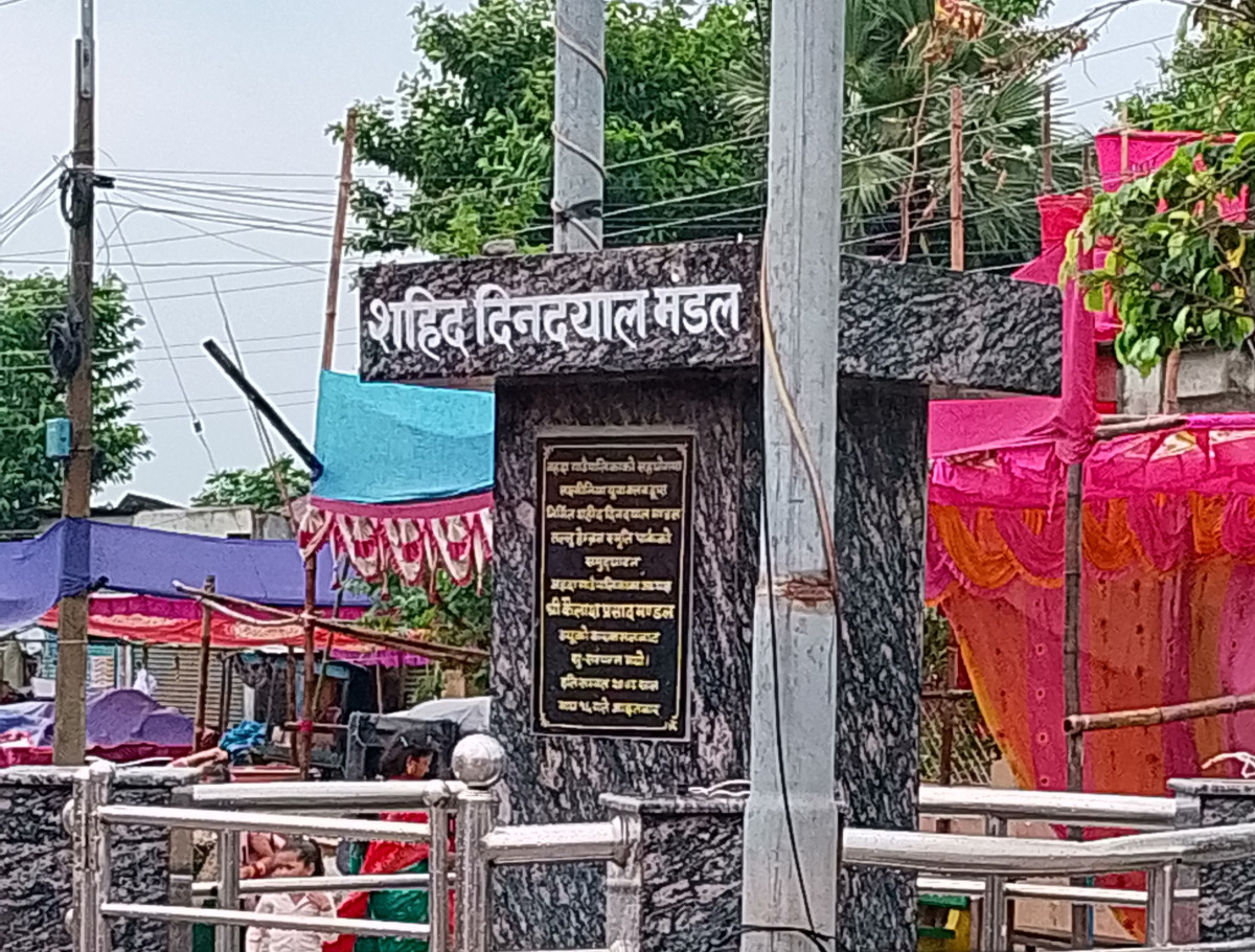 सहिद स्ममारक बाट मधेसी सहिदहरूको शालिक चोरी